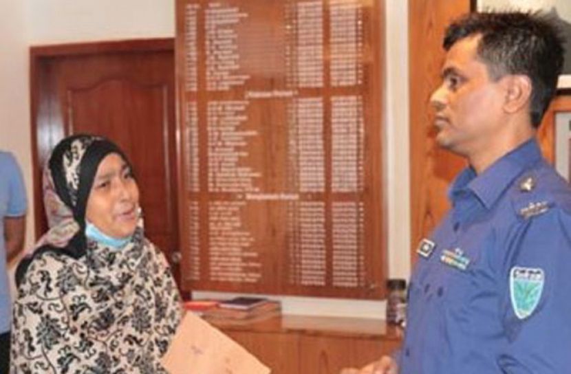 ৫০ হাজার টাকা পেলেন রায়হানের মা