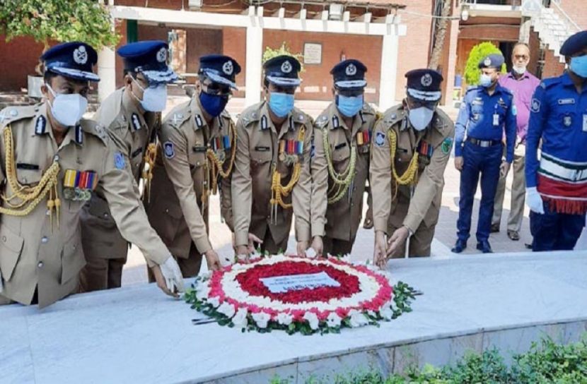 বঙ্গবন্ধুর সমাধিতে অতিরিক্ত ৬ আইজিপির শ্রদ্ধা