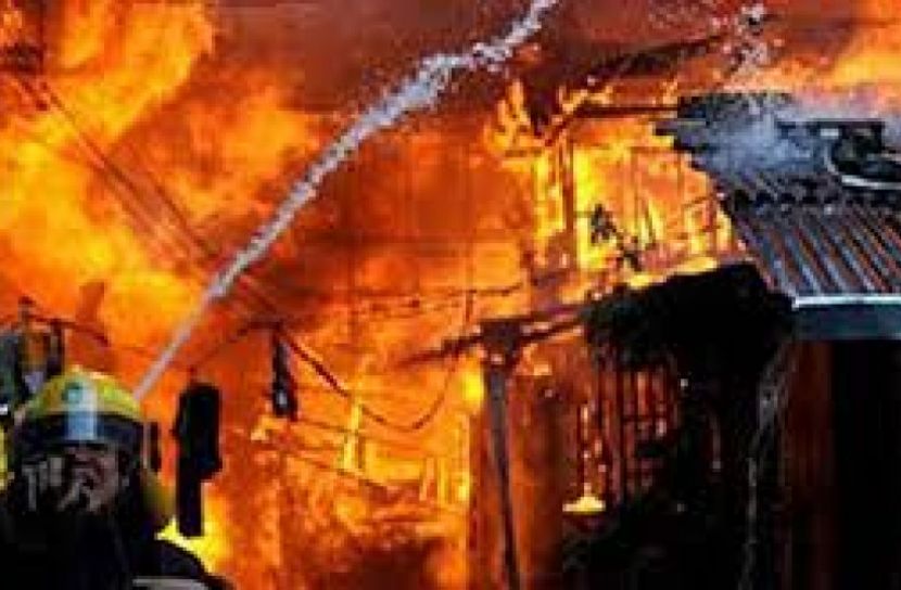 টিকাটুলি সুইপার কলোনিতে আগুন, নিয়ন্ত্রণে ৮ ইউনিট