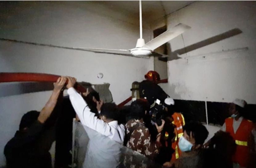 নিয়ন্ত্রণে এলো ঢাকা মহানগর আদালতের আগুন