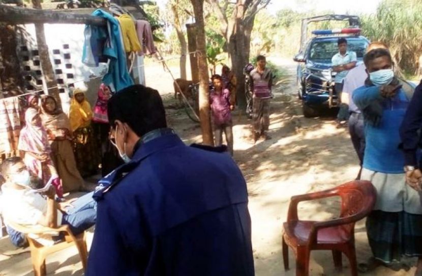 নওগাঁর মান্দায় বাড়িতে ঢুকে ৭ বছরের শিশুকে ধর্ষণচেষ্টা