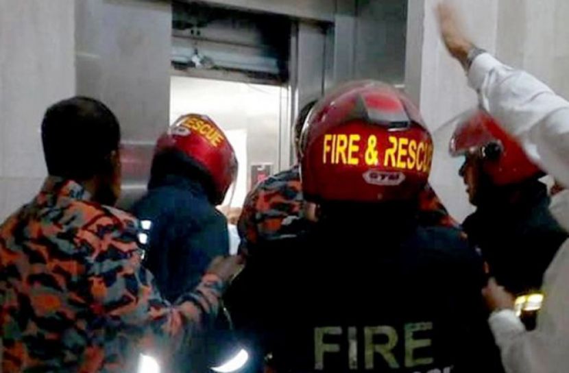 লিফটে আটকা ১৮ আইনজীবীকে উদ্ধার করল ফায়ার সার্ভিস