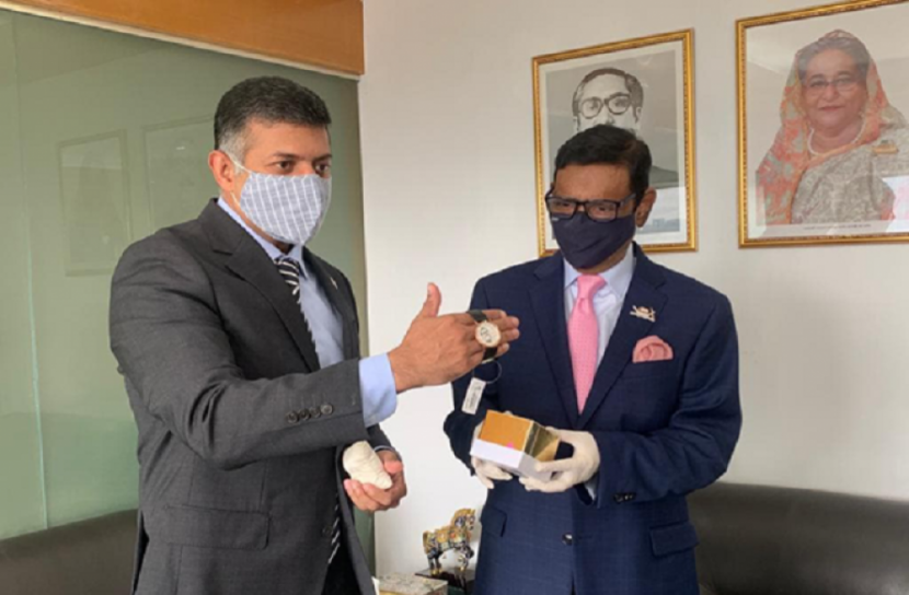 মুজিববর্ষ উপলক্ষে ভারতীয় হাইকমিশন কর্তৃক বিশেষ হাতঘড়ি