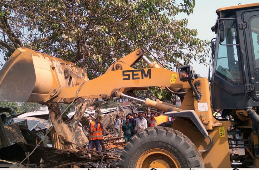 ফরিদপুরের মধুখালীতে অবৈধ স্থাপনা উচ্ছেদ 