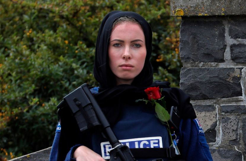 নারী পুলিশের ইউনিফর্মে হিজাব যুক্ত করলো নিউজিল্যান্ড