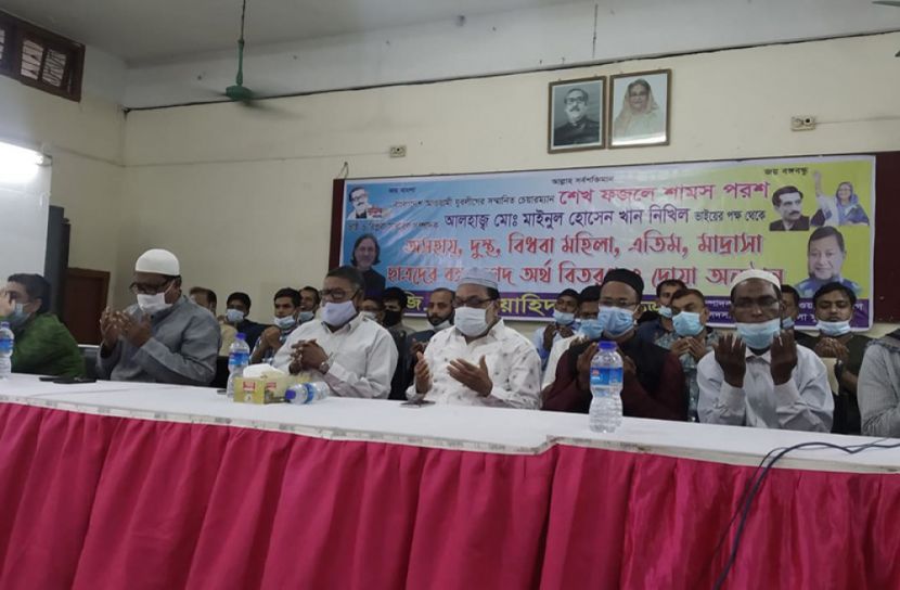 সাতক্ষীরায় দুস্থদের মাঝে বস্ত্র বিতরণ