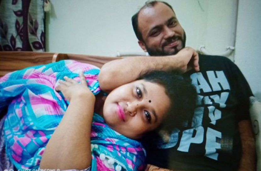 নিজ রক্ত দিয়ে ‘A+R’ লিখে গৃহবধূর আত্মহত্যা