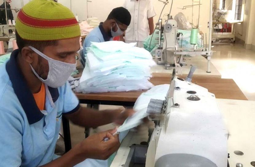 নারায়ণগঞ্জ কারাবন্দিদের রপ্তানিযোগ্য পোশাক তৈরি