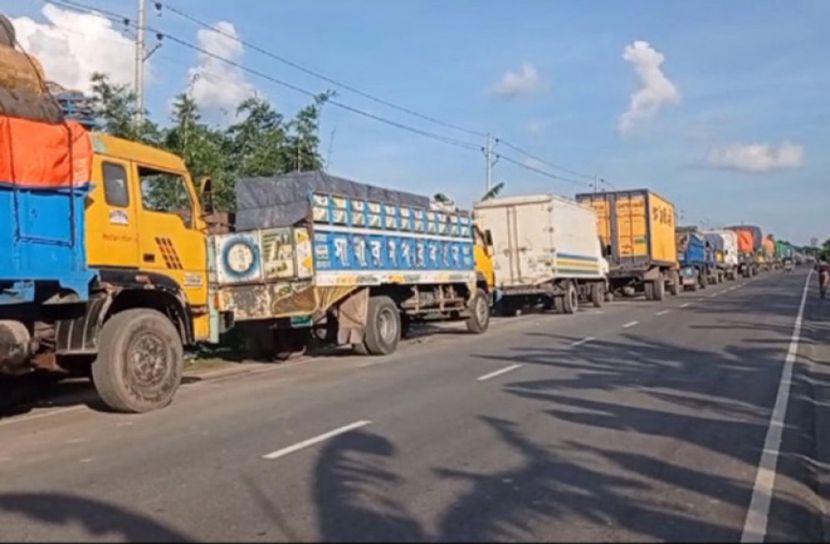 পাটুরিয়া ঘাটে আটকে আছে ৬ শতাধিক যানবাহন