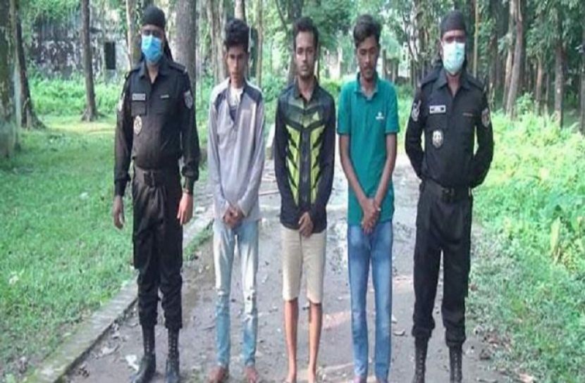 কিশোরগঞ্জে অস্ত্রসহ কিশোর গ্যাংয়ের ৩ সদস্য আটক