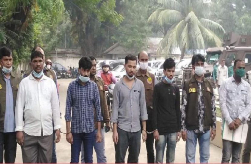 জাল স্ট্যাম্প-ডাক টিকিট-কোর্ট ফিসহ গ্রেফতার ৪