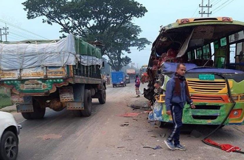 ধামরাইয়ে দুই বাসের সংঘর্ষে নারী নিহত