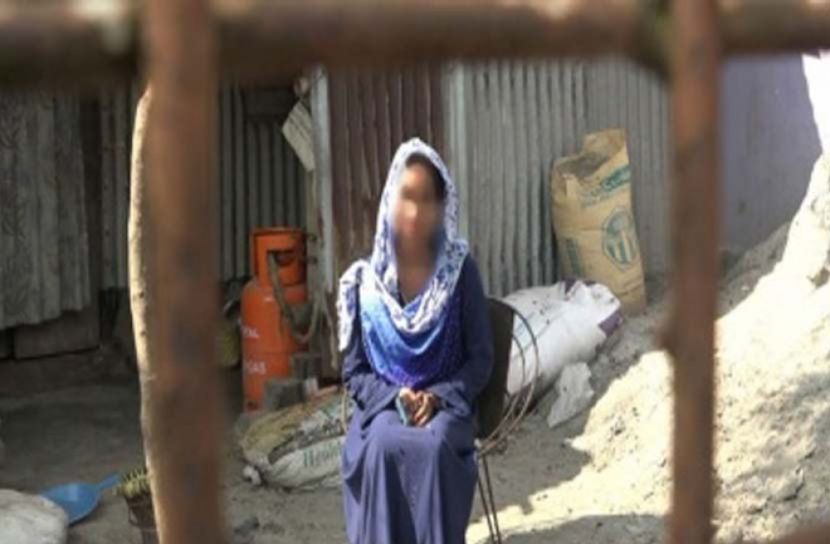 ফেসবুকের পরিচয়ে বিয়ে, স্বীকৃতির দাবিতে নববধূর অনশন