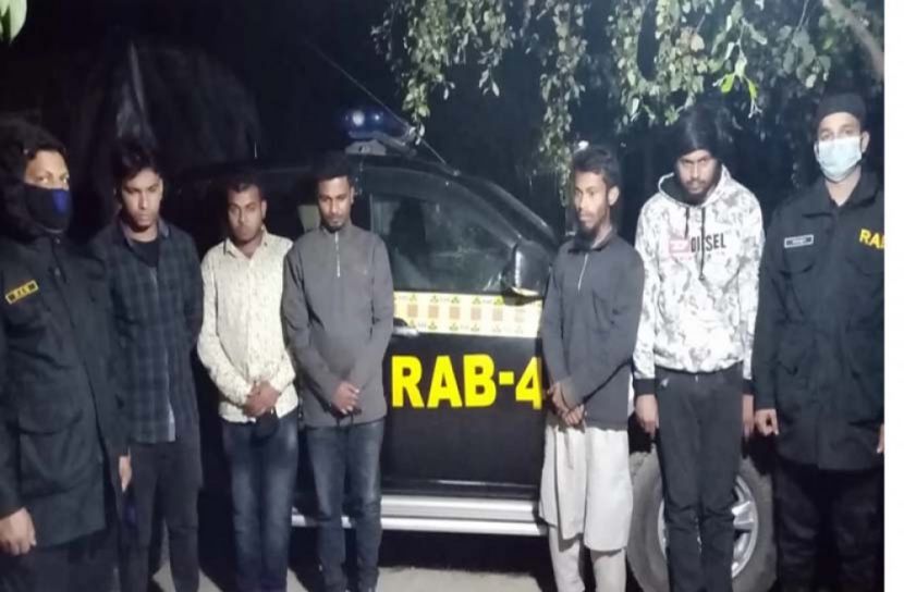 বিদেশি মদ, গাঁজা, বিয়ারসহ ৫মাদক ব্যবসায়ী গ্রেফতার