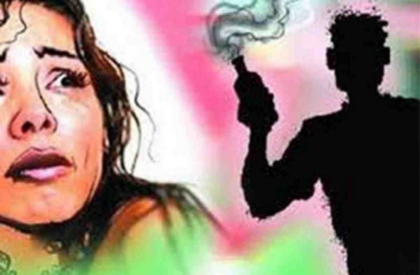 স্বামীকে তালাক দেয়ায় স্ত্রীকে এসিড নিক্ষেপ