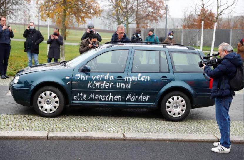 অ্যাঙ্গেলা মের্কেলের কার্যালয়ের গাড়ি হামলা, গ্রেফতার ১