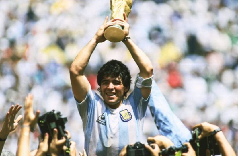 চিরবিদায় ‘ফুটবল ঈশ্বর’ ম্যারাডোনা