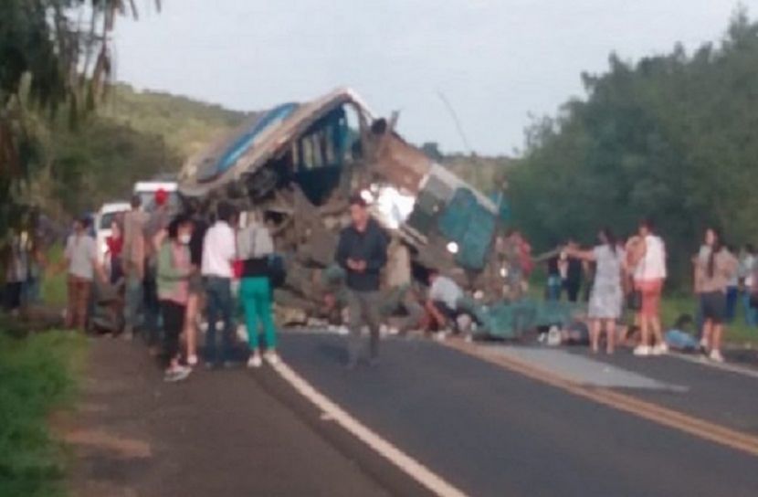 ব্রাজিলে বাস-ট্রাকের মুখোমুখি সংঘর্ষে নিহত-৪০
