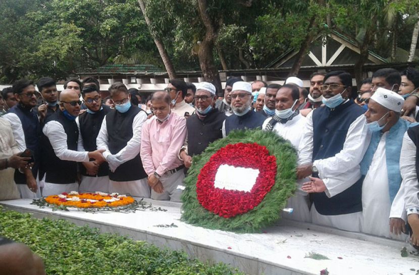 বঙ্গবন্ধুর সমাধিতে ঢাকা-১৮ আসনের নব-নির্বাচিত এমপি’র শ্রদ্ধা