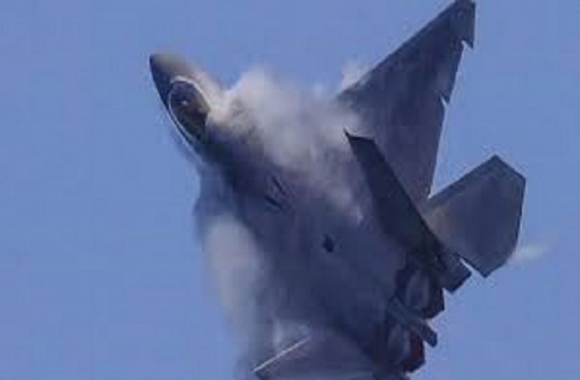 আরব সাগরে ভারতের যুদ্ধবিমান ভেঙ্গে পাইলট নিহত