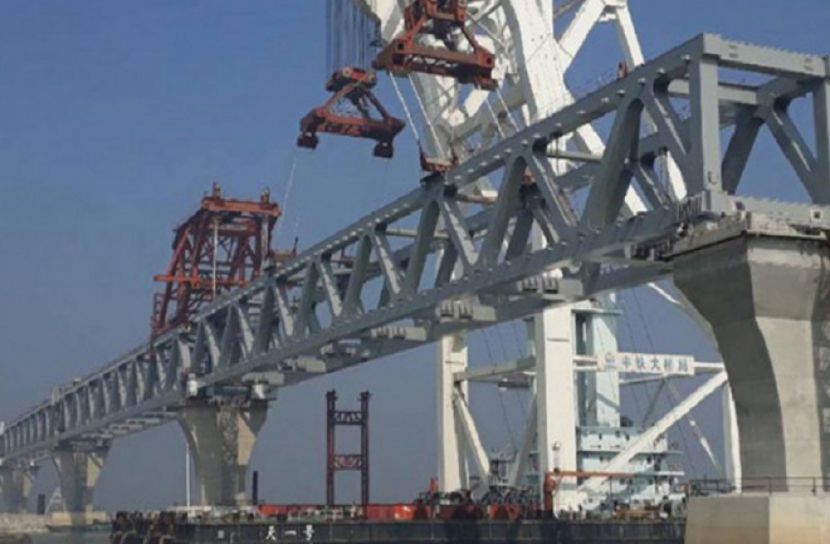 পদ্মায় ৩৯তম স্প্যান বসানোর মাধ্যমে দৃশ্যমান ৫৮৫০ মিটার