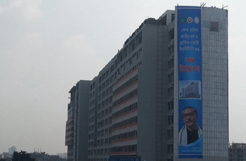 সহকর্মীদের দেয়া আগুনে দগ্ধ যুবকের মৃত্যু 