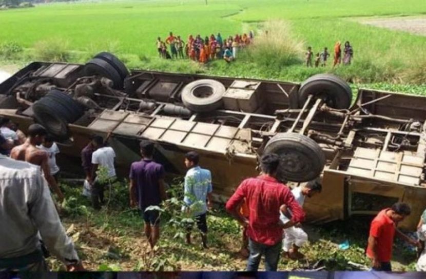 গোপালগঞ্জে যাত্রীবাহী বাস খাঁদে, নিহত ৩ 