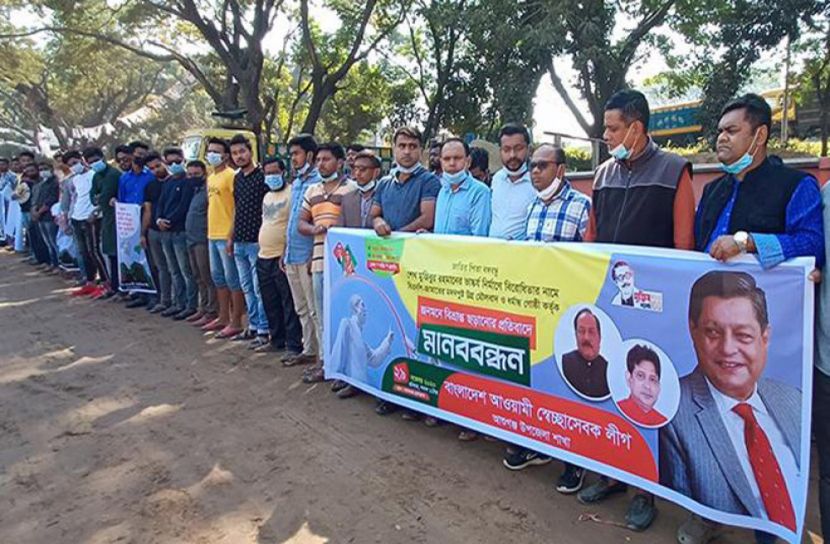 বঙ্গবন্ধুর ভাস্কর্য নিয়ে ষড়যন্ত্রের প্রতিবাদে মানববন্ধন