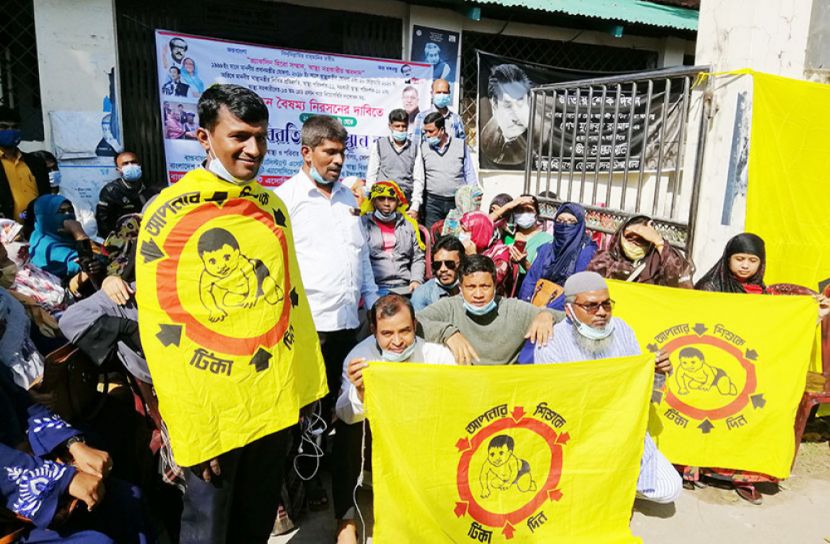 ভোলায়  স্বাস্থ্য সহকারীদের কর্মবিরতি তৃতীয় দিনে