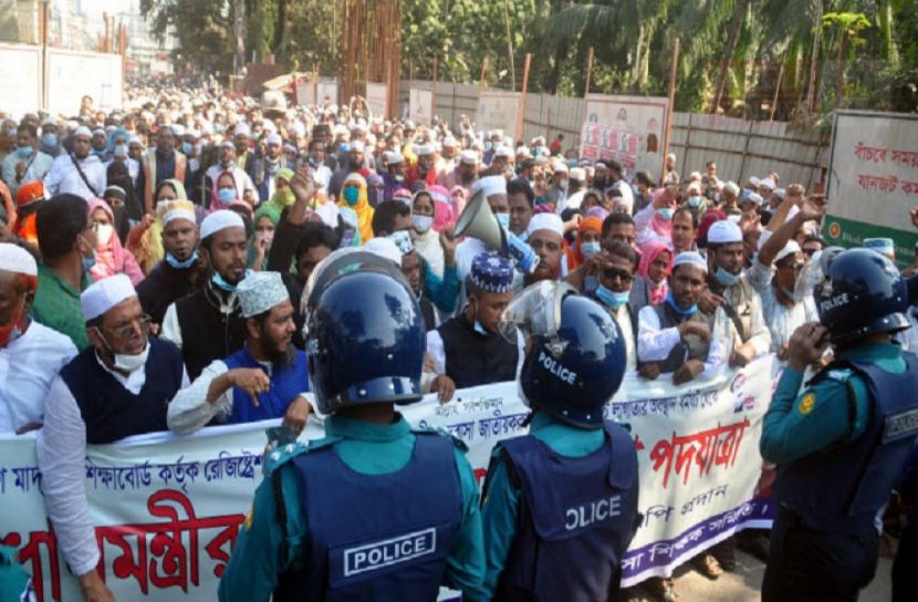 ১৫ দিন ধরে আন্দোলনে ইবতেদায়ি শিক্ষকরা