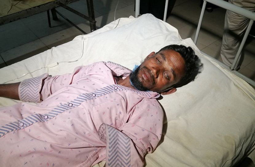 দৌলতখানে আ’লীগ নেতার ঘাটে মাছ বিক্রি না করায় জেলের উপর হামলা