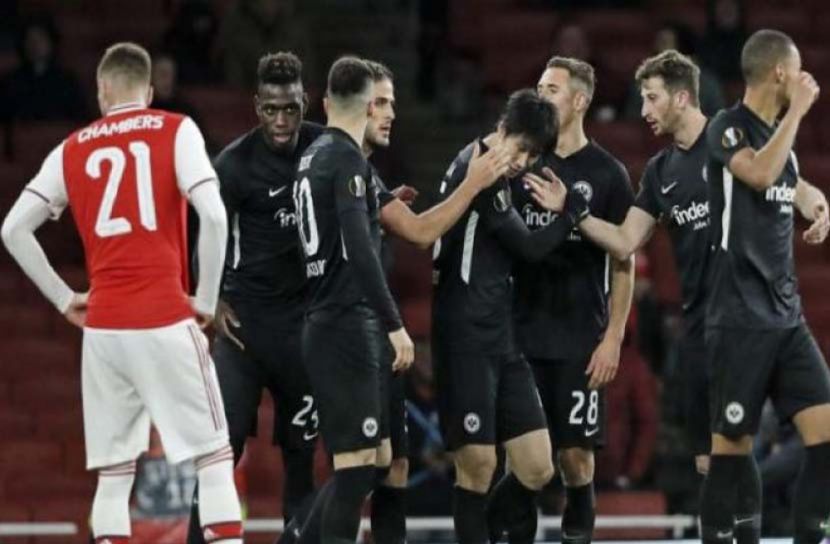 আর্সেনালে হতাশা ম্যানইউতে খুশি