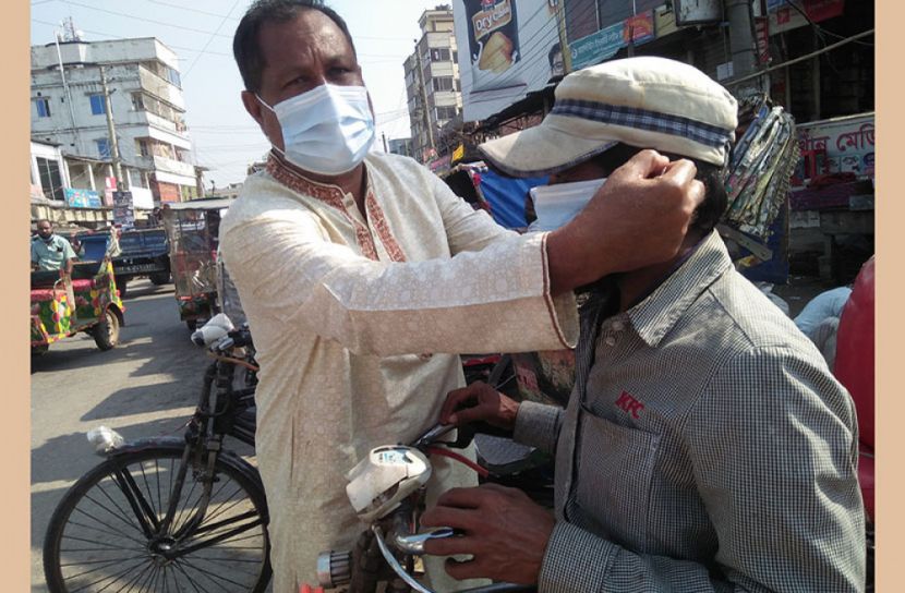 ত্রিশালে আওয়ামী লীগ নেতার নিজস্ব অর্থায়নে ৫ হাজার মাস্ক বিতরণ