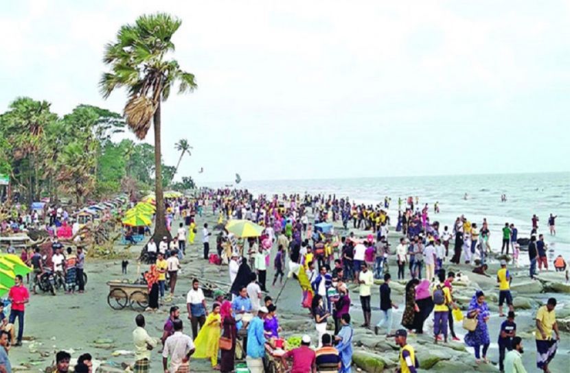 স্বাস্থ্যবিধির তোয়াক্কা নেই পর্যটন নগরী কক্সবাজারে