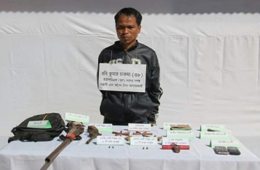 খাগড়াছড়ির লক্ষ্ণীছড়িতে অস্ত্রসহ ইউপিডিএফ-এর মূল সন্ত্রাসী আটক