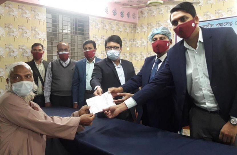 পদ্মাসেতু রেল প্রকল্পের জমি অধিগ্রহণের চেক বিতরণ