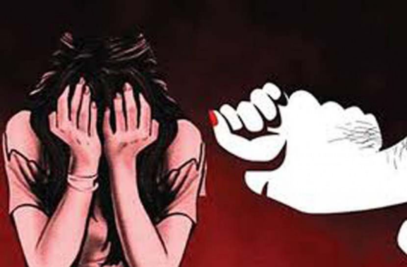 স্কুলছাত্রীকে ভয় দেখিয়ে এক মাস ধরে গণধর্ষণের অভিযোগ 