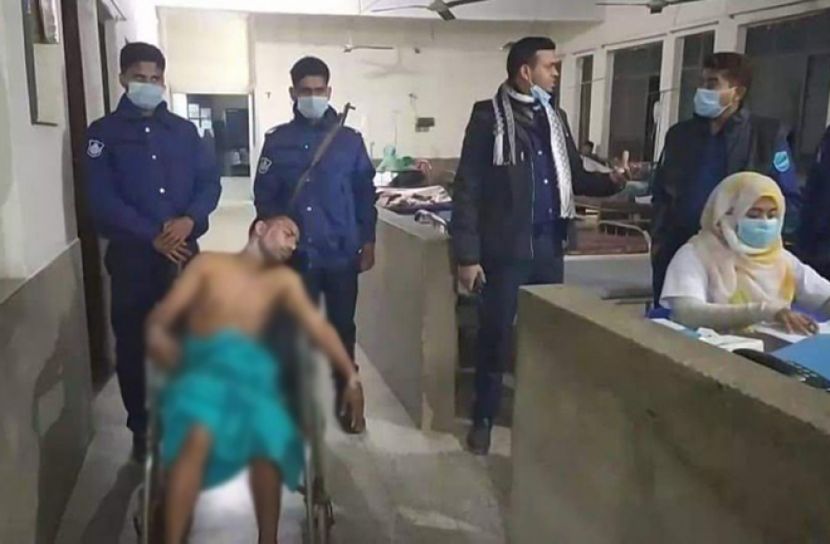 স্ত্রীকে এসিড নিক্ষেপ করে গণধোলাই খেলেন সাবেক স্বামী