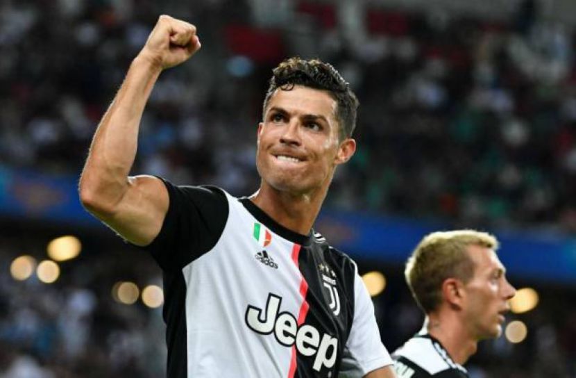 রোনালদোরর ঝুলিতে গোল্ডেন ফুট অ্যাওয়ার্ড