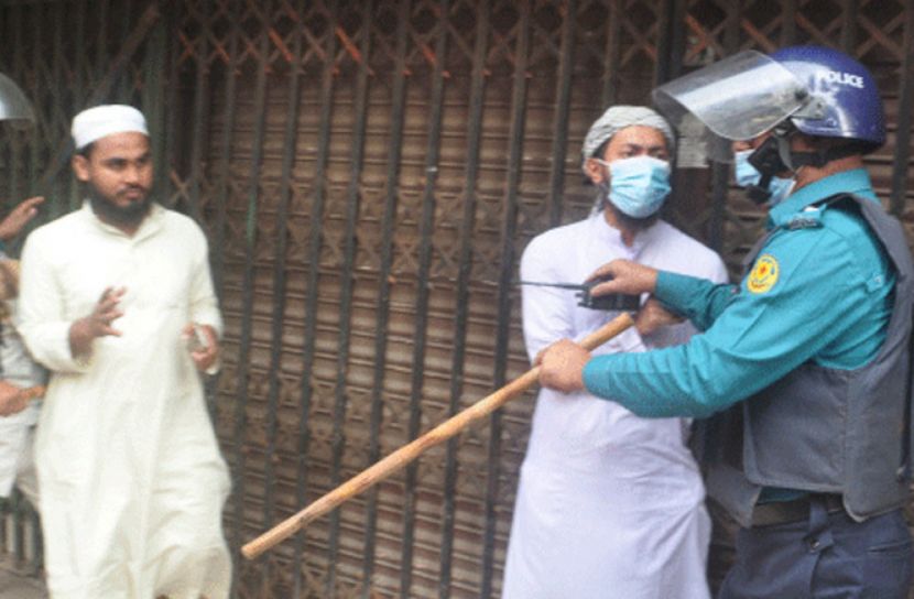 বায়তুল মোকাররমে ভাস্কর্যবিরোধী মিছিলে পুলিশের লাঠিচার্জ