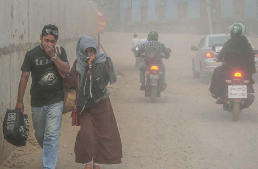 ফের বায়ুদূষণে শীর্ষে ঢাকা