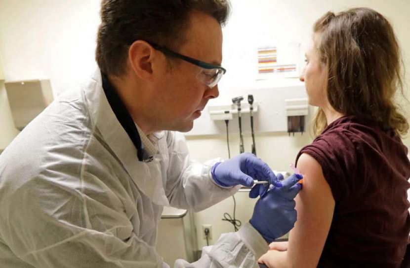 রাশিয়ায় করোনার টিকা দেয়া শুরু