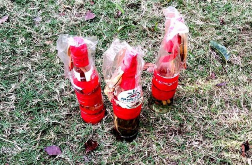 সাতক্ষীরায় যুবলীগ নেতার বাড়ি থেকে পেট্রোল বোমা উদ্ধার 