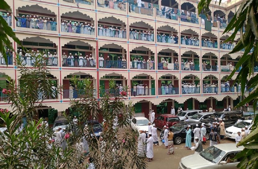 ভাস্কর্য নির্মাণ প্রশ্নে অনড় আলেমরা