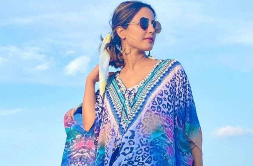 মালদ্বীপে উষ্ণতা ছড়াচ্ছেন হিনা খান