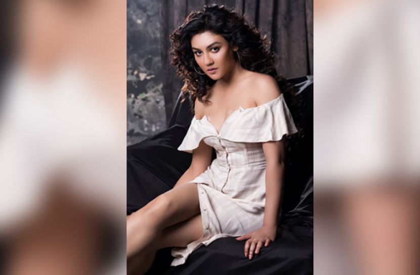 পোশাক নিয়ে ট্রোলের মুখে জয়া