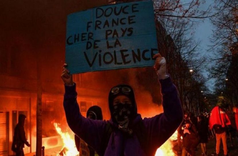 ফ্রান্সে নিরাপত্তা আইনের বিরুদ্ধে বিক্ষোভ