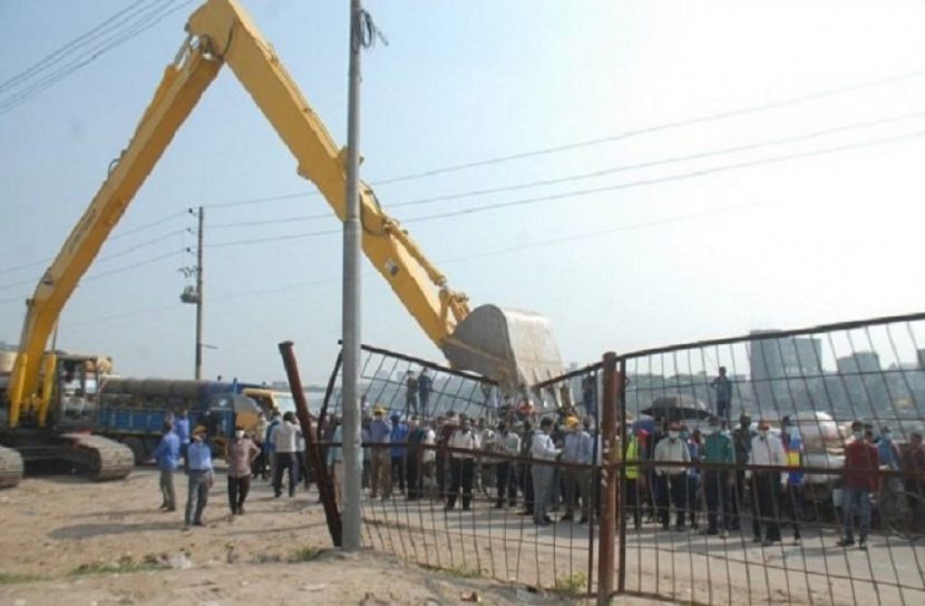 হাজী সেলিমের দখলে থাকা অবৈধ স্থাপনা উচ্ছেদ