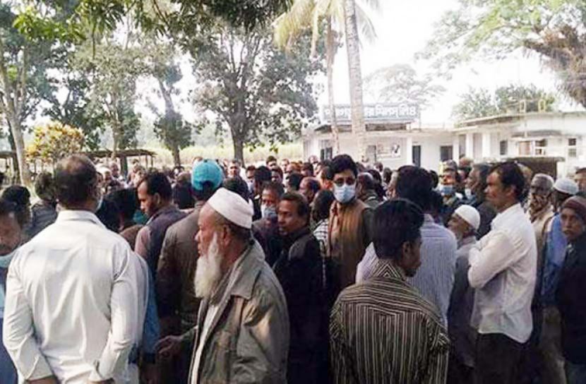 পঞ্চগড়ে আখচাষি, শ্রমিক ও কর্মচারীদের বিক্ষোভ