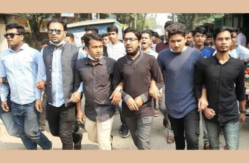 বঙ্গবন্ধুর ভাস্কর্য ভাঙ্গার প্রতিবাদে নলছিটিতে বিক্ষোভ